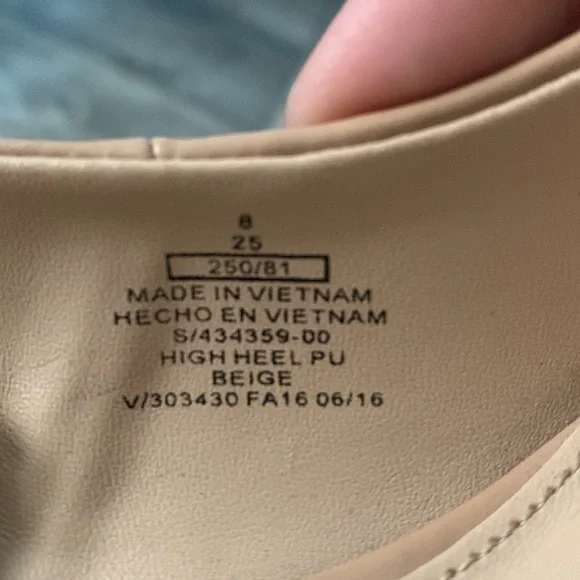 Old Navy Beige Heels - Picture 2 of 3